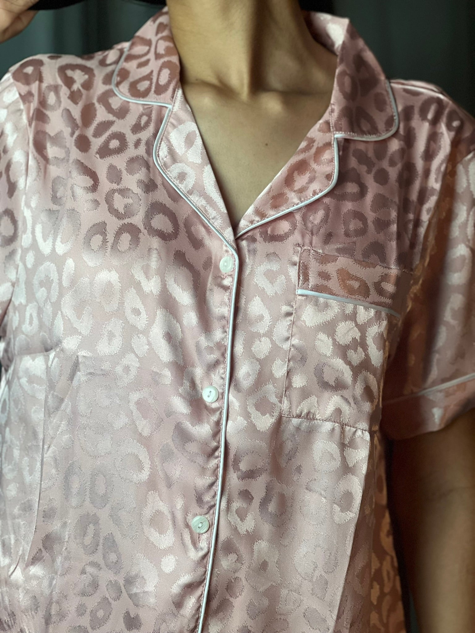 Conjunto de Pijama com Camisa de Manga Curta e Shorts – Premium