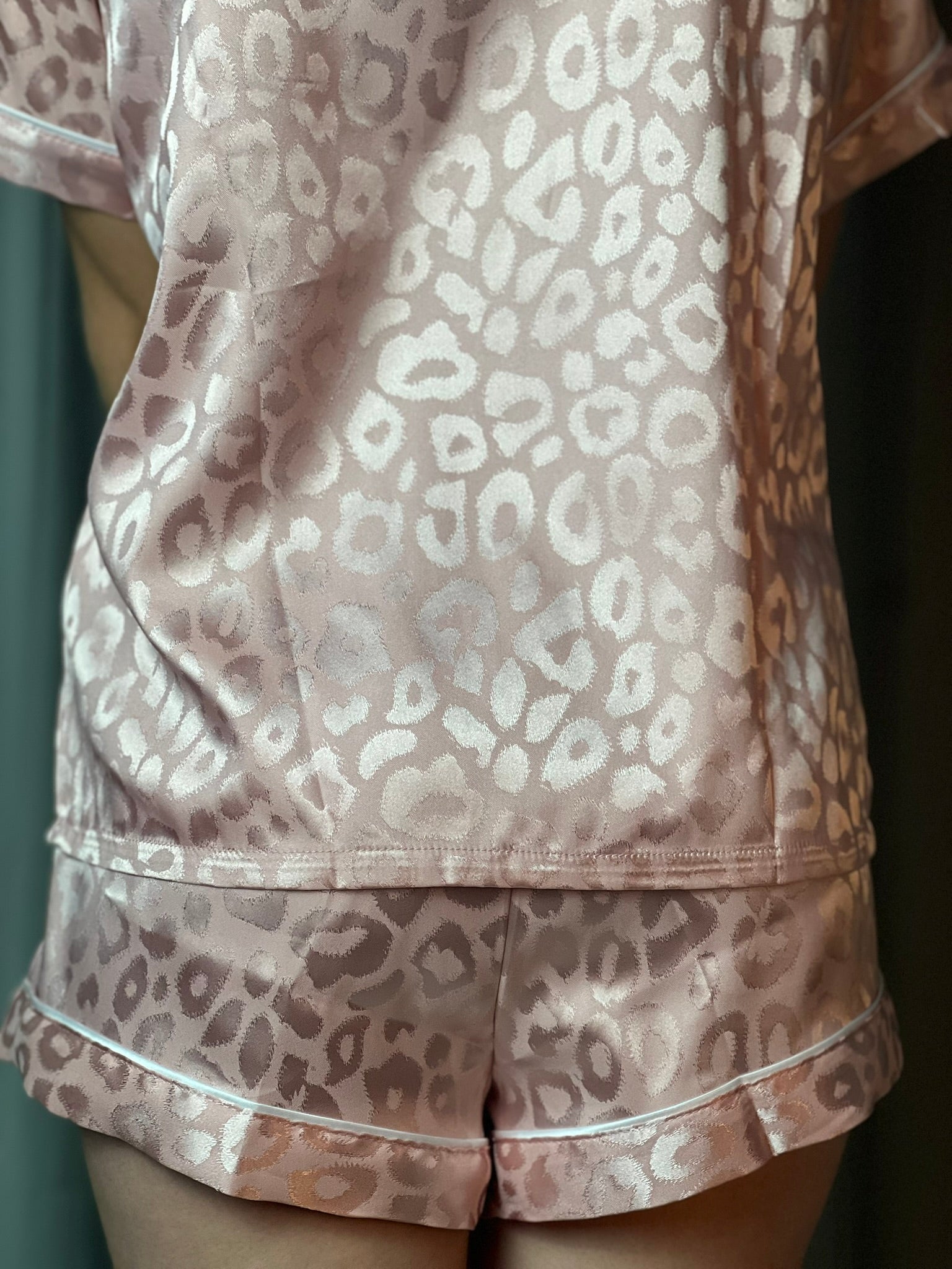 Conjunto de Pijama com Camisa de Manga Curta e Shorts – Premium