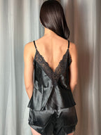 Conjunto de Pijama com Amarração na Cintura e Renda Contrastante – Premium