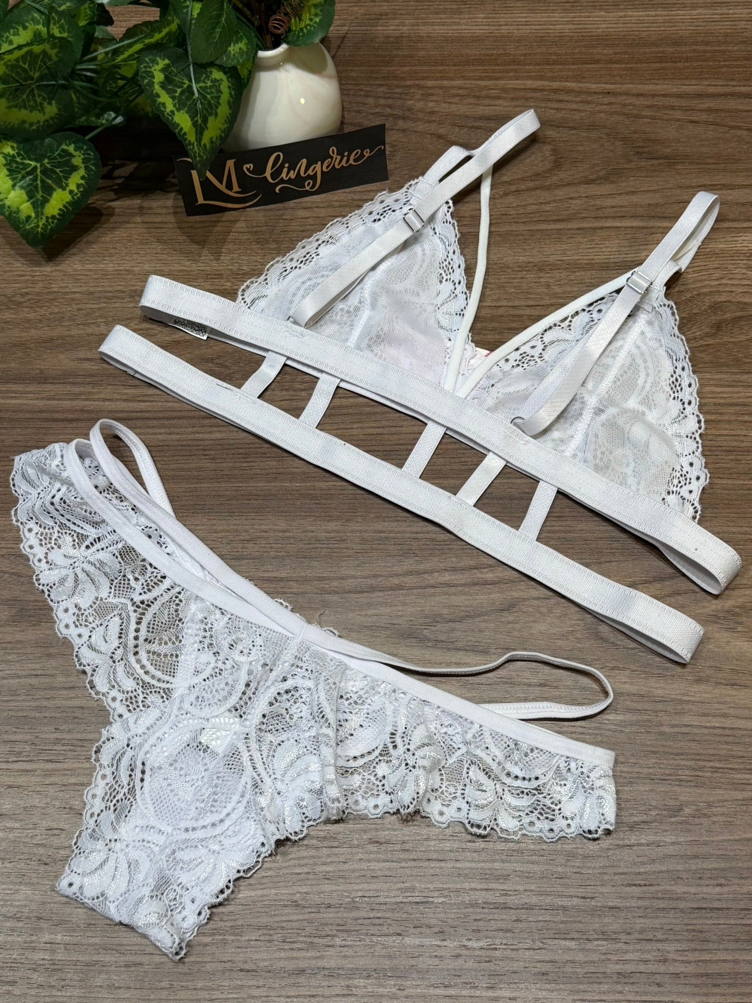 Conjunto Lingerie Sexy em Renda Sem Bojo – Premium